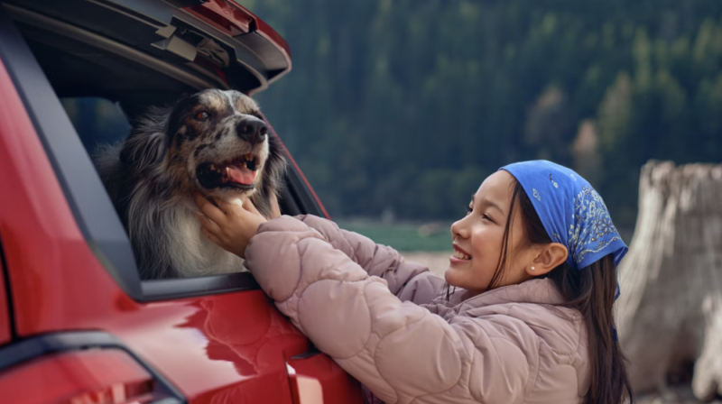 Toyota 4Runner HEV con mascota en aventura