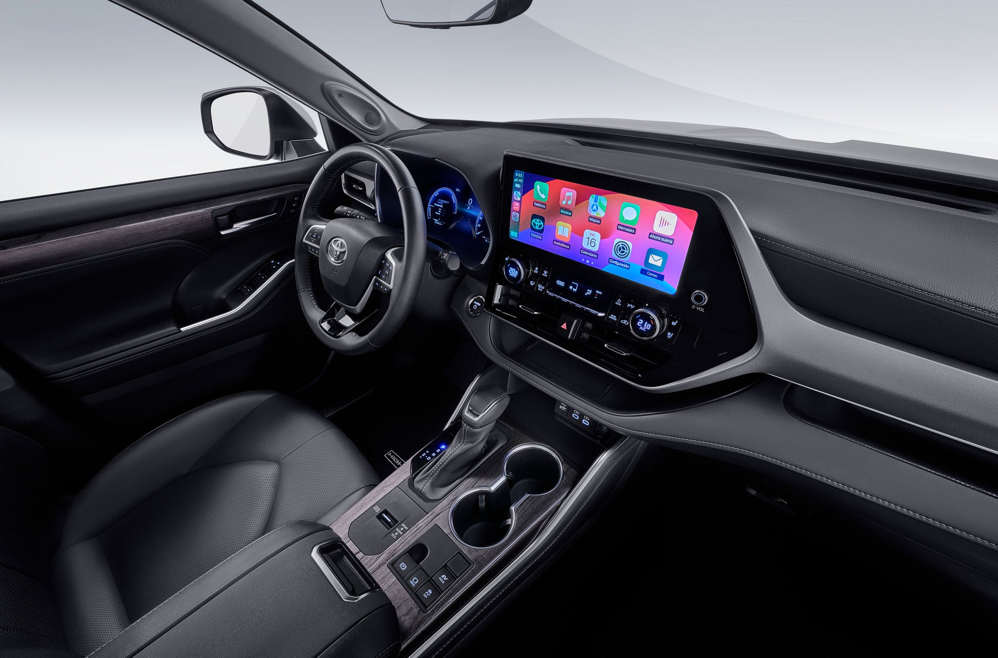 Interior de Toyota Highlander HEV con Apple CarPlay y Android Auto