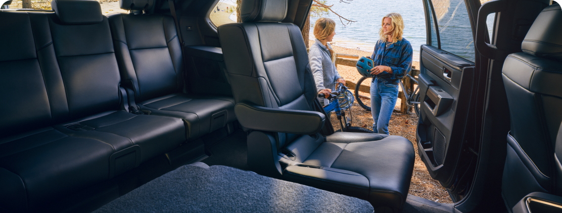 Interior de Toyota Sequoia HEV