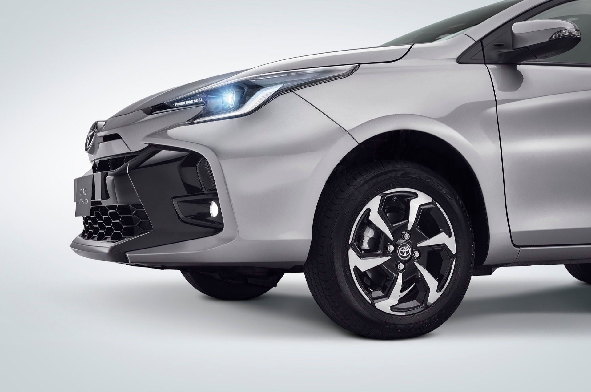 Detalle frontal de seguridad Toyota Yaris HB